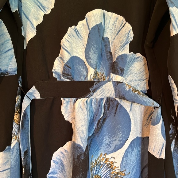 Le Chateau floral long sleeve dress - Picture 7 of 8